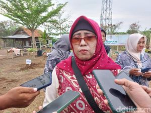 Aksi Emak-emak di Desa Sampiran Tanam Ratusan Pohon Demi Air Melimpah Aksi Emak-emak di Desa Sampiran Tanam Ratusan Pohon Demi Air Melimpah