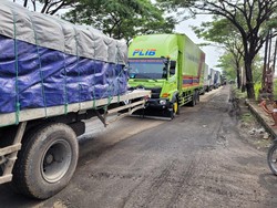 Heboh Jalan Pantura Batangan Pati Bak Kolam, Begini Faktanya