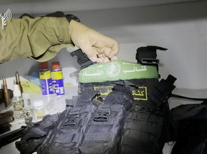 Pasukan Israel Klaim Temukan Senjata di RS Al-Shifa Pasukan Israel Klaim Temukan Senjata di RS Al-Shifa