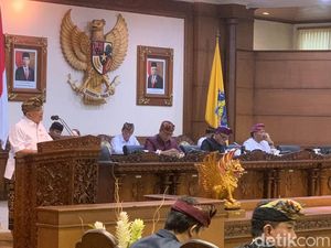 Dewan Bali Rekomendasikan RAPBD 2024 Sebesar Rp 13,2 Triliun Dewan Bali Rekomendasikan RAPBD 2024 Sebesar Rp 13,2 Triliun