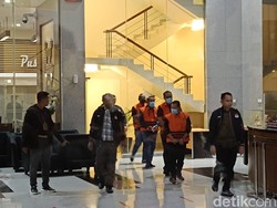 KPK Tahan 4 Orang dari OTT Bondowoso!