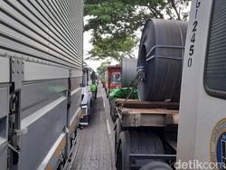 Horor! Pantura Pati-Rembang Macet Sampai 20 Km Siang Ini