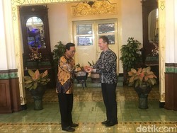 Dubes Inggris Serahkan 120 Manuskrip Jawa Kuno Versi Digital ke Sultan HB X