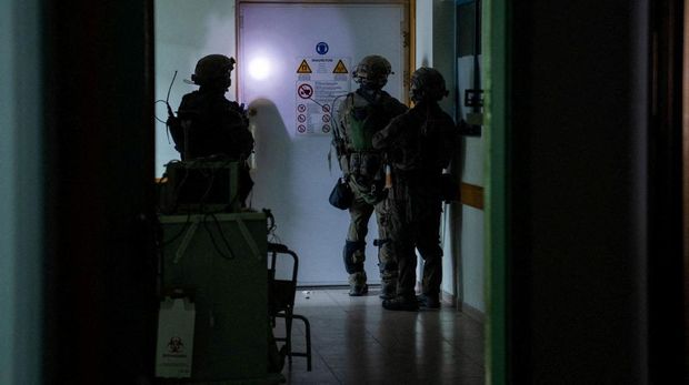 Militer Israel geledah Rumah Sakt (RS) Al Shifa di Gaza. (Israeli Army/Handout via REUTERS)