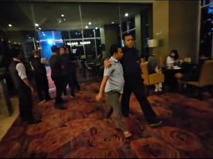 Jadi Tersangka Usai Kena OTT di JW Marriott, Anggota Bawaslu Azlan Ditahan Jadi Tersangka Usai Kena OTT di JW Marriott, Anggota Bawaslu Azlan Ditahan