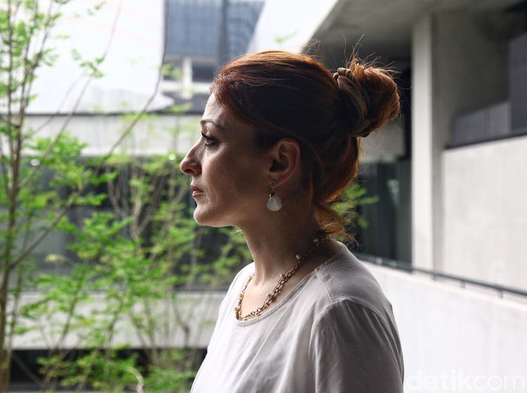 Maya Abu Al-Hayyat: Mengukir Suara Pembebasan Palestina Lewat Bait Puisi