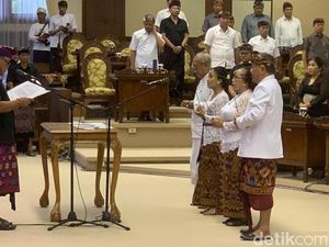 DPRD Bali Lantik 3 Legislator Jelang Masa Jabatan Dewan Berakhir DPRD Bali Lantik 3 Legislator Jelang Masa Jabatan Dewan Berakhir