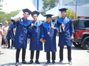 Pesan Pemain PSM Makassar Usai Wisuda S1 Manajemen di Universitas Bosowa Pesan Pemain PSM Makassar Usai Wisuda S1 Manajemen di Universitas Bosowa