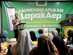 Dorong Geliat UMKM Karawang, Plt Bupati Launching Aplikasi LapakAep