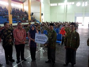 Bupati Mojokerto Kucurkan Rp 7,8 M untuk Pendidikan Diniyah-Guru Swasta