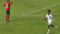 Garuda Muda sempat menipiskan ketinggalan dari tendangan bebas Nabil Asyura menjelang turun minum di menit ke-42. Selepas jeda, Maroko tapi bisa kembali menambah gol lewat Mohammed Hamony pada menit ke-64. ANTARA FOTO/Aditya Pradana Putra  