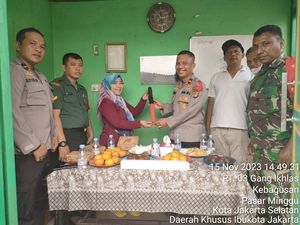 Hidupkan Satkamling, Polsek Pasar Minggu Ajak Warga Pelototi Kejahatan Hidupkan Satkamling, Polsek Pasar Minggu Ajak Warga Pelototi Kejahatan