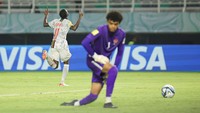 Pada babak kedua, Mali kembali menggebrak. Serangan terus menerus Mali akhirnya berbuah gol ketiga di menit ke-73. Tembakan Kanate tak kuasa dibendung Abraham.