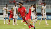 Kanada akhirnya bisa menipiskan ketinggalan di menit ke-45. Richard Chukwu bikin gol memanfaatkan bola liar hasil dari sepak pojok. Skor 2-1 untuk Mali bertahan hingga turun minum.