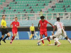 Kanada vs Mali pada laga ketiga Grup B Piala Dunia U-17 2023 tersaji di Gelora Bung Tomo Surabaya, Kamis (16/11). Mali mengambil inisiatif menyerang. 