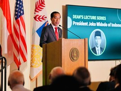 Dasi Merah Jokowi Bikin Riuh Stanford University