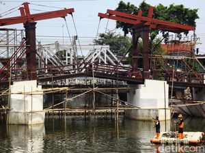Rehabilitasi Jembatan Gantung Tertua di Jakarta Rehabilitasi Jembatan Gantung Tertua di Jakarta