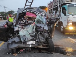 Adu Banteng Pikap Vs Trailer di Jalan Lingkar Pantura Pemalang, 1 Tewas