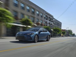 Toyota Camry Terbaru Kian Dekat ke Indonesia