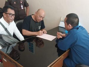 Bareskrim Polri Serahkan Pemberi Suap AKBP Dalizon ke Kejari Palembang