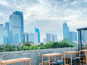 Modal Nekat Anak Muda Ini Buka Kafe Rooftop di Jakarta Selatan