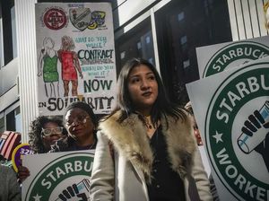 Begini Potret Pegawai Starbucks AS Ramai-ramai Mogok Kerja Begini Potret Pegawai Starbucks AS Ramai-ramai Mogok Kerja