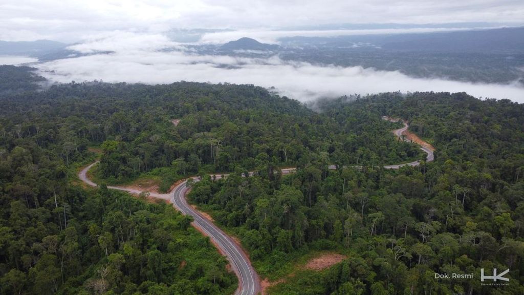 Belah Hutan Lebat! Ini Dia Jalan Muri-Kwatisore di Papua Belah Hutan Lebat! Ini Dia Jalan Muri-Kwatisore di Papua