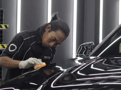 Bikin Bodi Mobil Kinclong dengan Wax, Begini Caranya