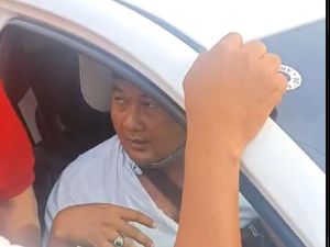 Cerita Caleg DPRD Sampang Diviralkan Keciduk akan Kabur Usai Tabrak Lari Cerita Caleg DPRD Sampang Diviralkan Keciduk akan Kabur Usai Tabrak Lari