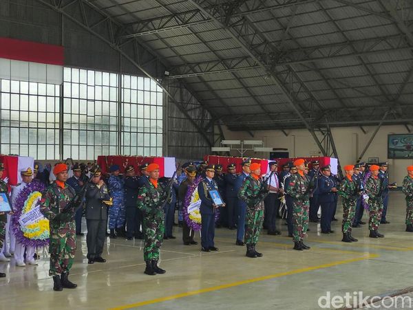 Penghormatan Terakhir 4 Jenazah Awak Pesawat Latih Super Tucano