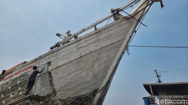 Geliat Aktivitas Pemeliharaan Pinisi di Pelabuhan Sunda Kelapa