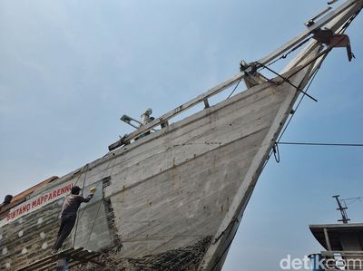 Geliat Aktivitas Pemeliharaan Pinisi di Pelabuhan Sunda Kelapa