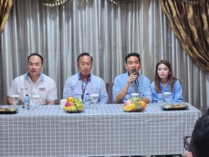 Temui Relawan di Jambi, Gibran Jawab Alasan Jadi Cawapres di Usia Muda