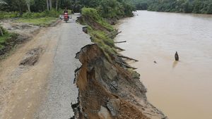 Gawat! Jalan Lintas Nasional di Aceh Barat Nyaris Putus