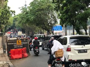 Pemotor Harap Galian di TB Simatupang Arah Pasar Rebo Cepat Beres