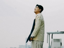 Jaz Kaget ZEROBASONE Nyaris Sempurna Nyanyikan Teman Bahagia di Konser