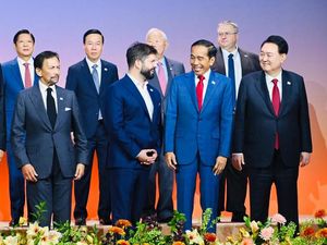 Kompak, Momen Jokowi Foto Bareng Pemimpin Negara di KTT APEC 2023
