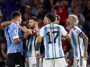 Messi Semprot Pemain Uruguay: Hormati yang Lebih Tua!