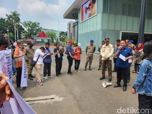 Massa Tuntut Pemprov Sumsel Tutup Tambang Batu Bara Langgar Tata Ruang Massa Tuntut Pemprov Sumsel Tutup Tambang Batu Bara Langgar Tata Ruang