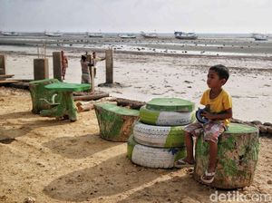 Menikmati Desiran Air Pantai Samboang Bulukumba Menikmati Desiran Air Pantai Samboang Bulukumba
