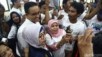 Momen Anies Diserbu Emak-emak di Deklarasi Garda Matahari