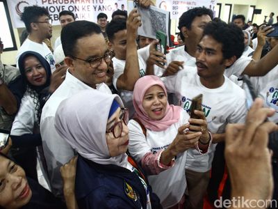 Momen Anies Diserbu Emak-emak di Deklarasi Garda Matahari
