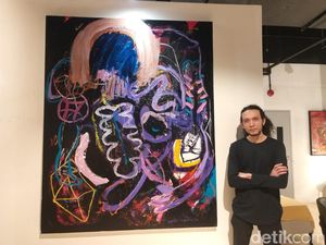 Goresan Orang-orang Pasar di Pameran Tunggal Khadir Supartini Goresan Orang-orang Pasar di Pameran Tunggal Khadir Supartini
