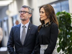 Penampilan Perdana Pangeran & Putri Denmark Setelah Isu Perselingkuhan Penampilan Perdana Pangeran & Putri Denmark Setelah Isu Perselingkuhan