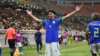 Skor 2-1 untuk kemenangan Brasil mengakhiri laga. Kemenangan ini membuat Brasil berhak mendampingi Inggris ke 16 besar. Kedua negara sama-sama mengumpulkan enam angka. Inggris berhak menempati puncak klasemen karena unggul selisih gol dari Brasil di posisi kedua.