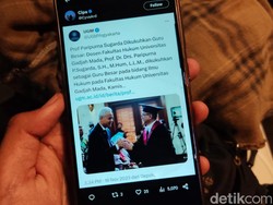 Heboh Foto Ganjar di Pengukuhan Guru Besar UGM Berujung Postingan Dihapus