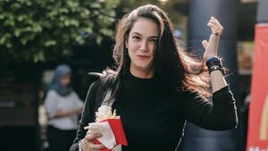 Potret Kia Poetri, Teman Dekat Virgoun Saat Makan Pizza dan Bakmi