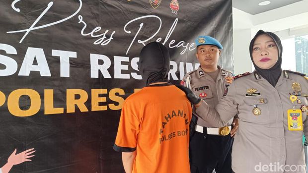 Suami dr Qory ditangkap polisi atas dugaan penganiayaan. Dia ditetapkan sebagai tersangka dan ditahan (Rizky AM/detikcom)