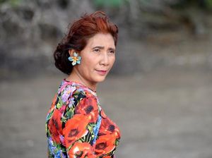 Susi Pudjiastuti Geram Mau Santai di Pantai Malah Jumpa Sampah Susi Pudjiastuti Geram Mau Santai di Pantai Malah Jumpa Sampah