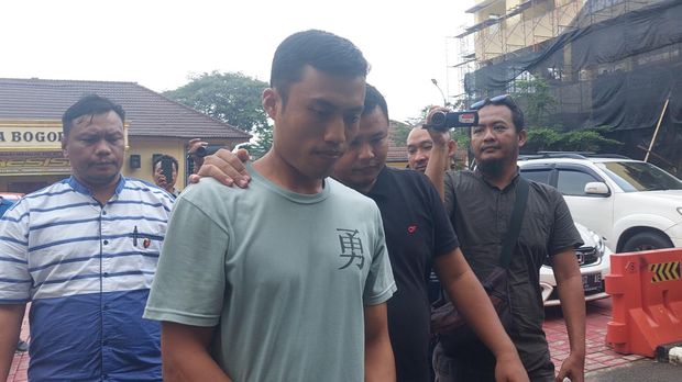 Tampang pelaku begal payudara siswi SD di Bogor (Sholihin/detikcom)